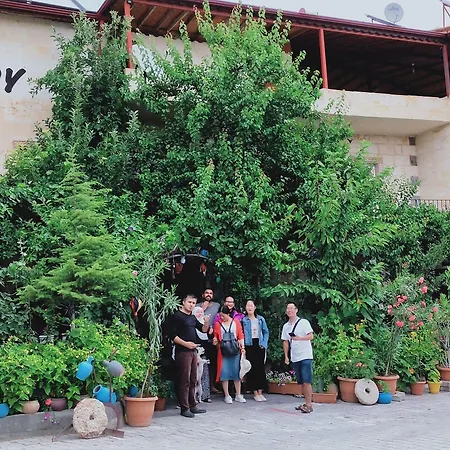 بيت شباب Nil Story House